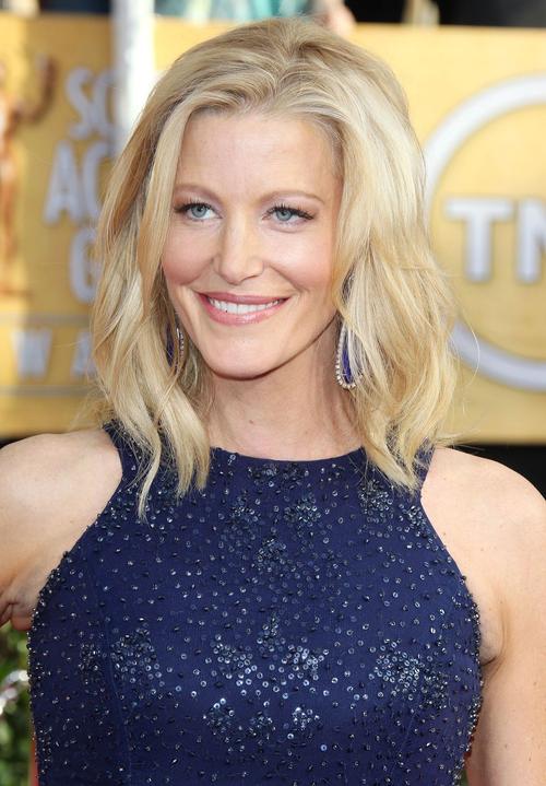 anna gunn wears monique lhullier – sag awards, january 2014