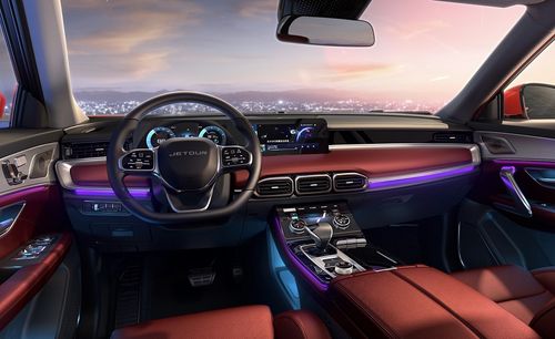 捷途x70 plus拥有绚丽多彩的车内氛围灯,可以随心调节.