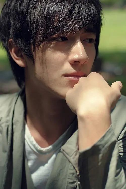 林更新和何润东好像啊