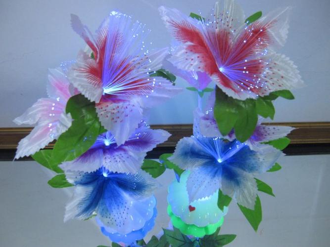 c123厂家直销七彩发光地摊热销产品 四朵水仙花瓶光纤花