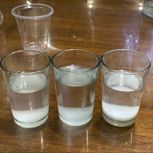 4,继续加入溶质至无法继续溶解,形成三杯饱和溶液