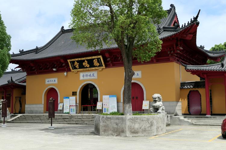凤鸣禅寺拍照三枝清香表虔诚