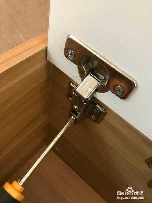 怎么安装柜门铰链