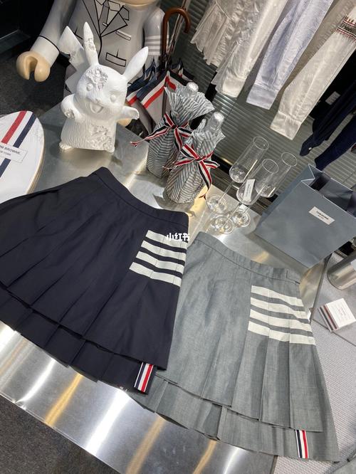 裙羊毛_百褶_半身裙_桑姆·布郎尼怎么样_短裙_thombrowne_时尚_穿搭