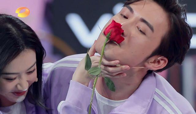 张彬彬景甜现身《快本》,二人同框鞋子亮了,是对cp粉最大尊重