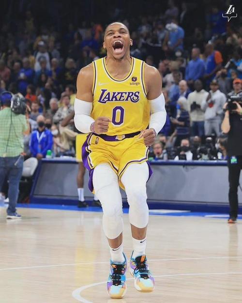 湖人遭26分逆转!威少20 14 13 被驱逐,沃格尔该下课