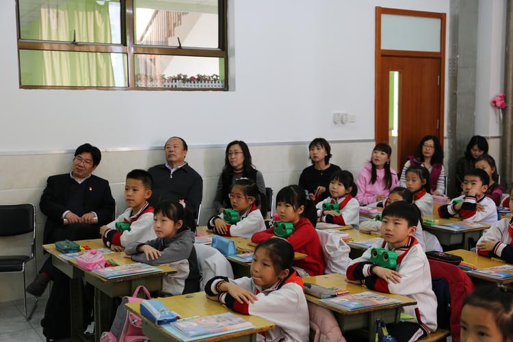陈经纶中学教育集团领导调研帝景分校小学低段课改工作
