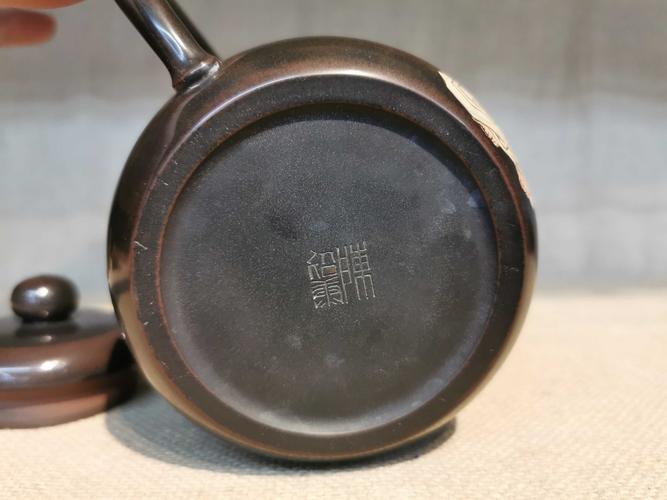 云南建水紫陶大师陈绍康作品-精品彩填壶450ml