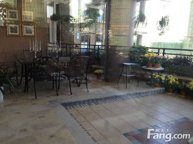 阳台外面的阳台也很大