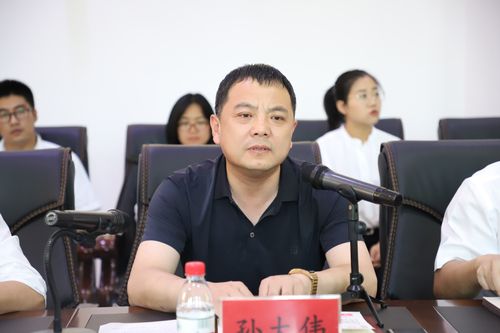 铁力市政府市长陈岩一行到市一中慰问一线教师