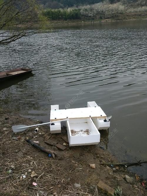 自制钓鱼船下水成功.