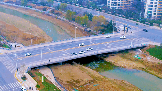 西接浐河西路,东接浐河东路,进一步沟通了浐河东西两岸,方便居民出行.
