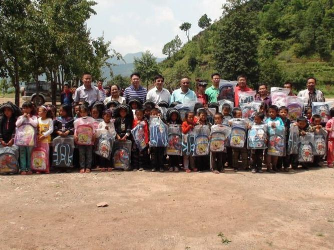 中海集运,中海船务公司领导到乌木龙乡炭山完小考查