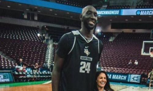 当今nba球员身高最高的人是谁,塔科·法尔身高达2.31米