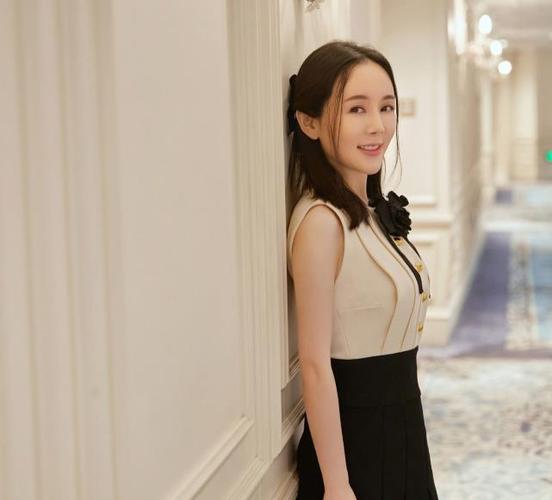 魏新雨优雅写真流出,身材非常好,太美了