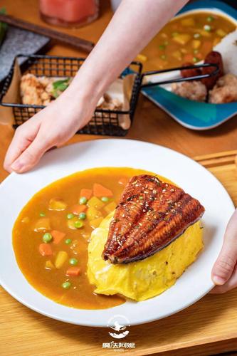 火车站新晋咖喱屋旋风蛋包饭日式咖喱惊艳你的味蕾