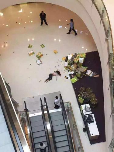郑州万象城跳楼图