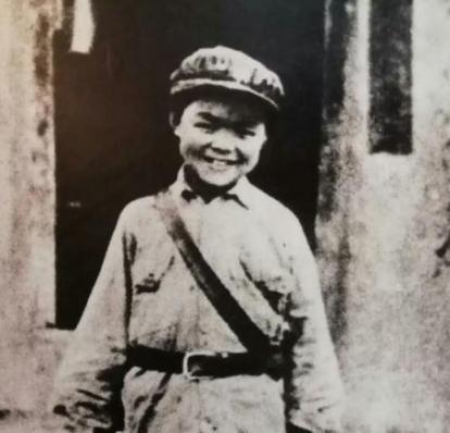 他7岁参加红军,9岁随部长征,舅舅是元帅,至今仍健在已