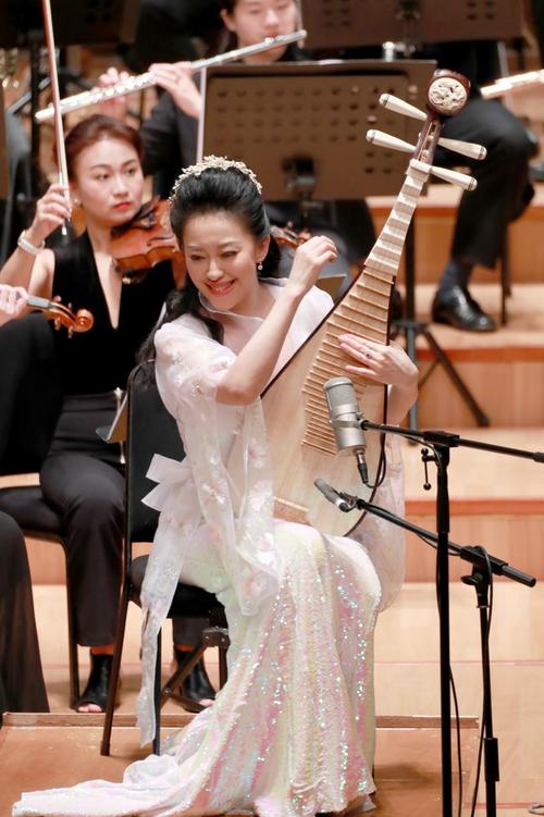 琵琶弦上诉千古,犹寄情怀新声中——评 "乐鸣东方"赵聪专场琵琶音乐会