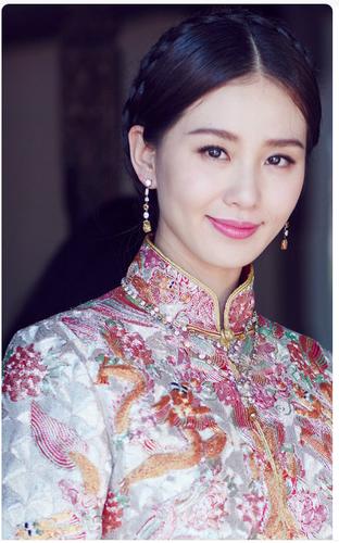 原创刘诗诗穿旗袍太美了,黄金的身材比例,尽显高贵与优雅