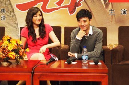 《养母》主演王雅捷,陈月末(左起)