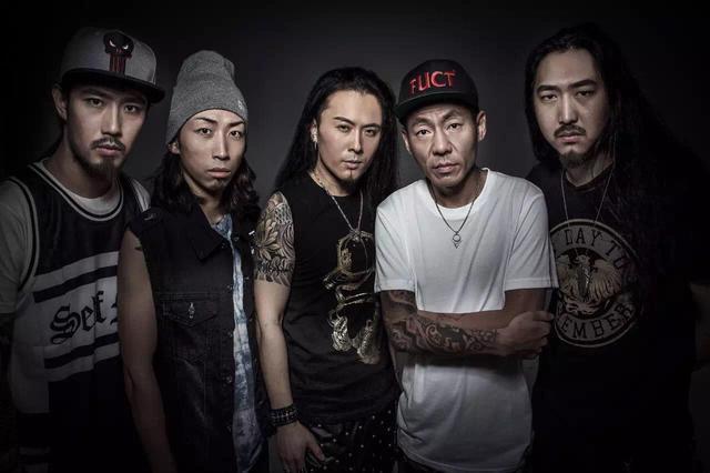 面孔乐队 欧洋(右二)