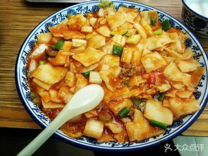 中国兰州传统牛肉面马艾萨炒面片图片