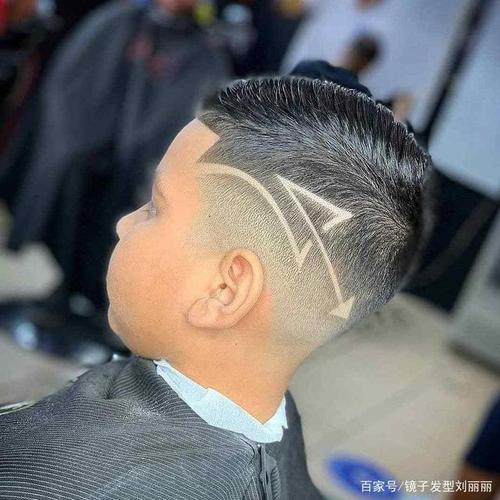 这款星星雕刻的小男孩发型,也是十分吸引眼球,在后脑勺以上的位置