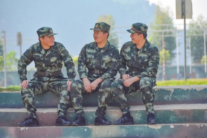 武警广西总队新兵团来了"三胞胎"新兵!