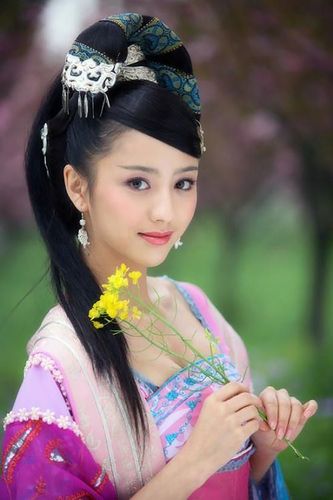 顾盼生姿!她是《母仪天下》里的赵飞燕,今飞天表演惊艳众人!