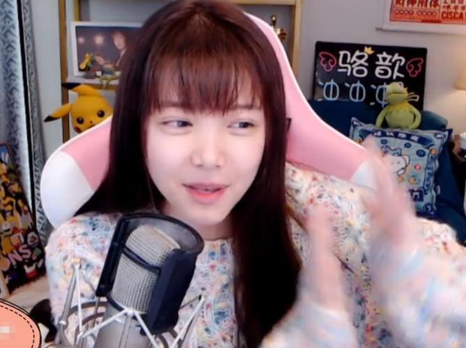 lpl女主持骆歆解封!回归后尽显憔悴,蓝毛没了眼袋严重