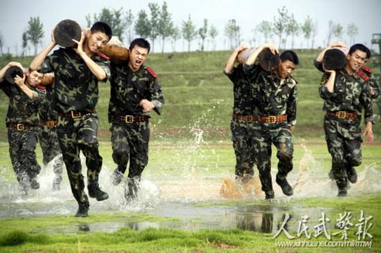 上饶武警:"魔鬼"训练铸就反恐利剑(4)