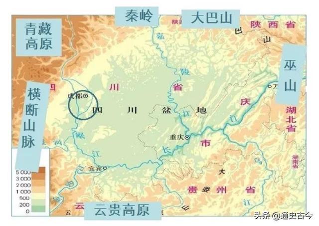 东有米仓山,大巴山,南有大娄山,西有龙门山,形成了天然的地理屏
