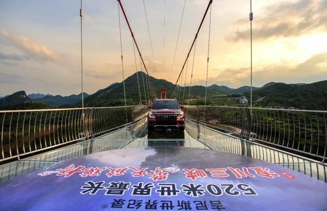 拿下世界最长玻璃桥!传祺gs8:不是在创造传奇,就是在创造路上