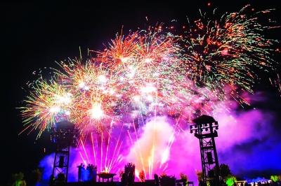 木兰草原的音乐梦幻烟花秀 景区供图