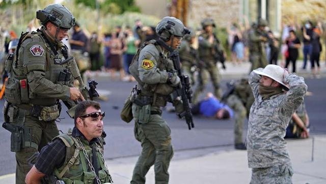 美国国民警卫队居然开枪!对示威黑人连开5枪,当场将抗议者打死