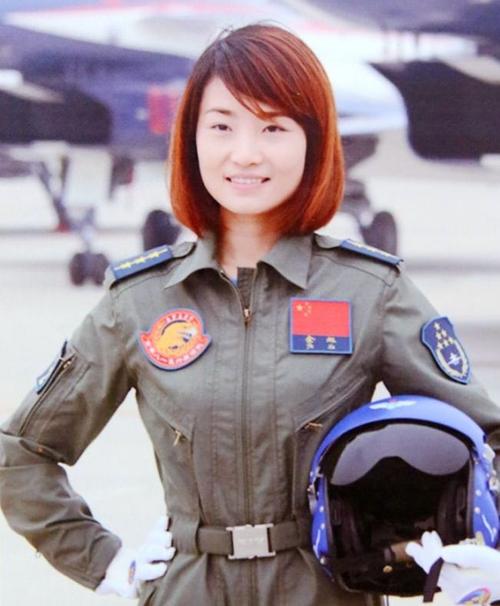 30岁女战士,因飞行训练血染长空,曾是首位驾驶歼10的女飞行员