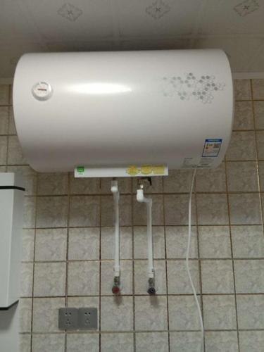 边界市场哪里卖百得热水器的