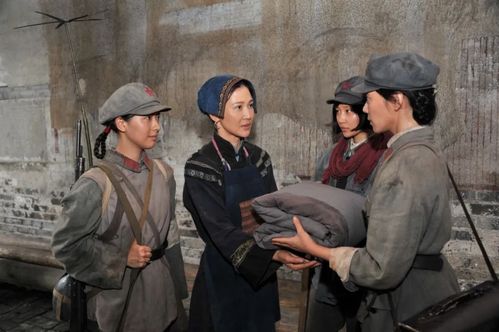 重温这段故事,大家深受触动,纷纷表示要将"半条被子"精神内化于心,外