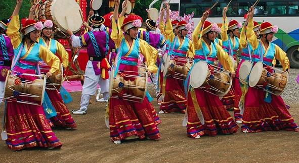 朝鲜族长鼓舞