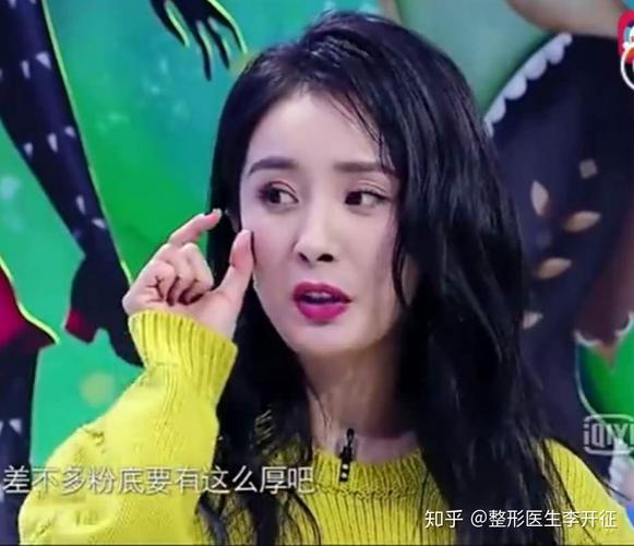 总让我觉得哪里有一丝丝奇怪,后来我找到了哪里奇怪了,杨幂的鼻子