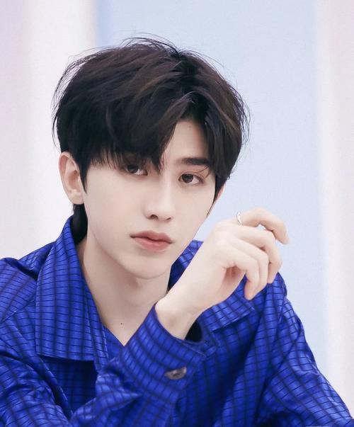 神仙颜值蔡徐坤