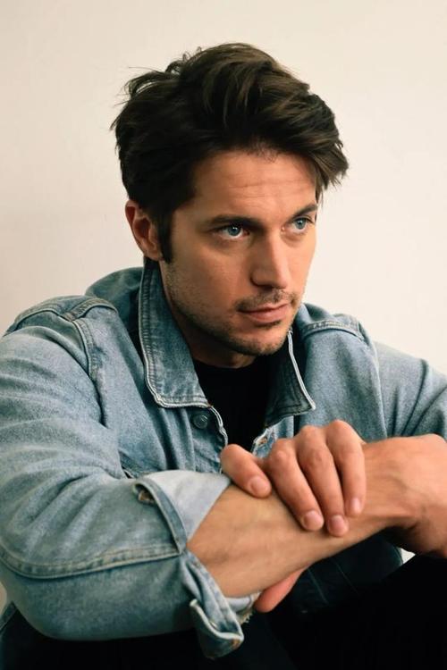 法国的男演员卢卡斯布拉沃加盟顶级阵容电影