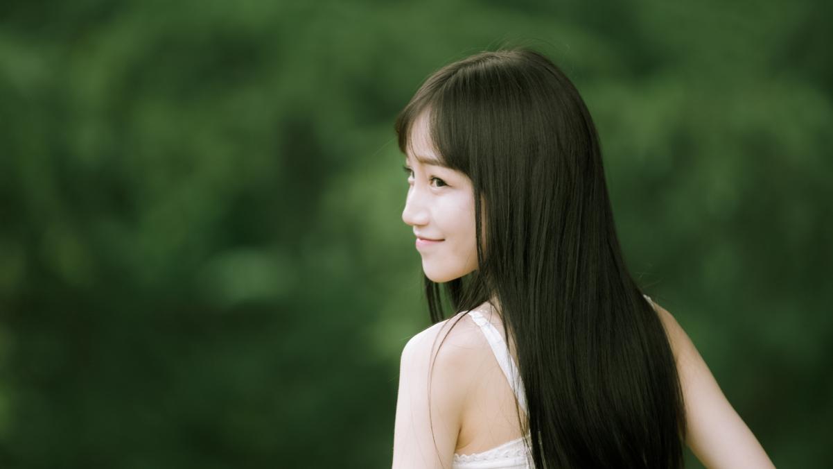 浅浅的微笑清纯美女4k壁纸