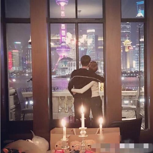 参观张翰住的豪宅,餐桌上食物也太精致了,内部装修跟宫殿一样