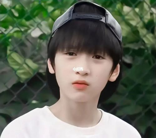 严浩翔适合做头像的照片127878_严浩翔_头像_素材