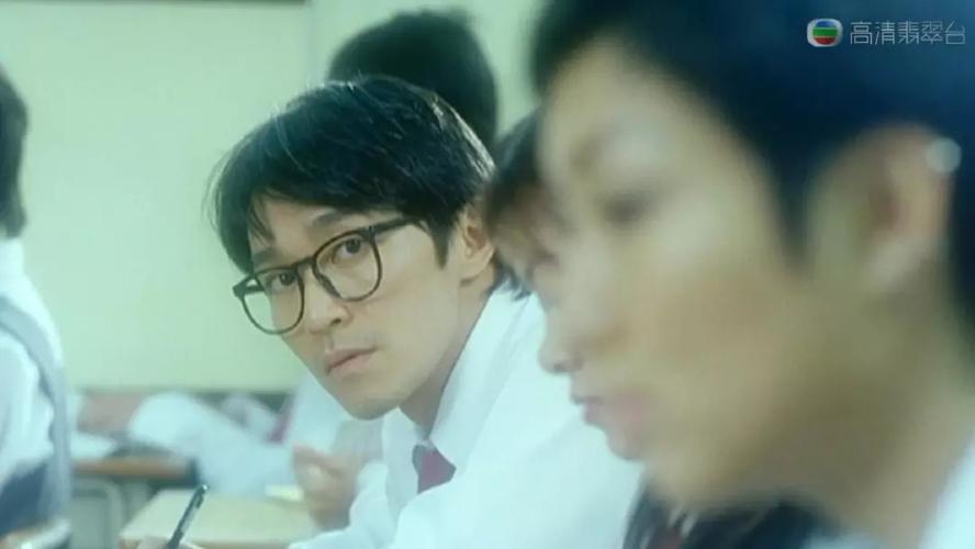 鼓起勇气给人家传纸条搭讪——这部电影中的周星星,把一个羞涩男生