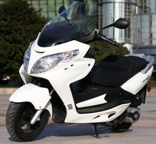 日雅250大绵羊,外观媲美铃木汉堡人,储物空间大,近1.