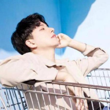 男生头像清新阳光帅气一个百般娇宠她的男生