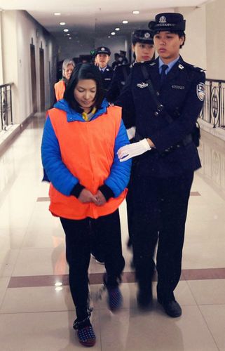 戴脚镣的女犯---被锁住的自由与青春1